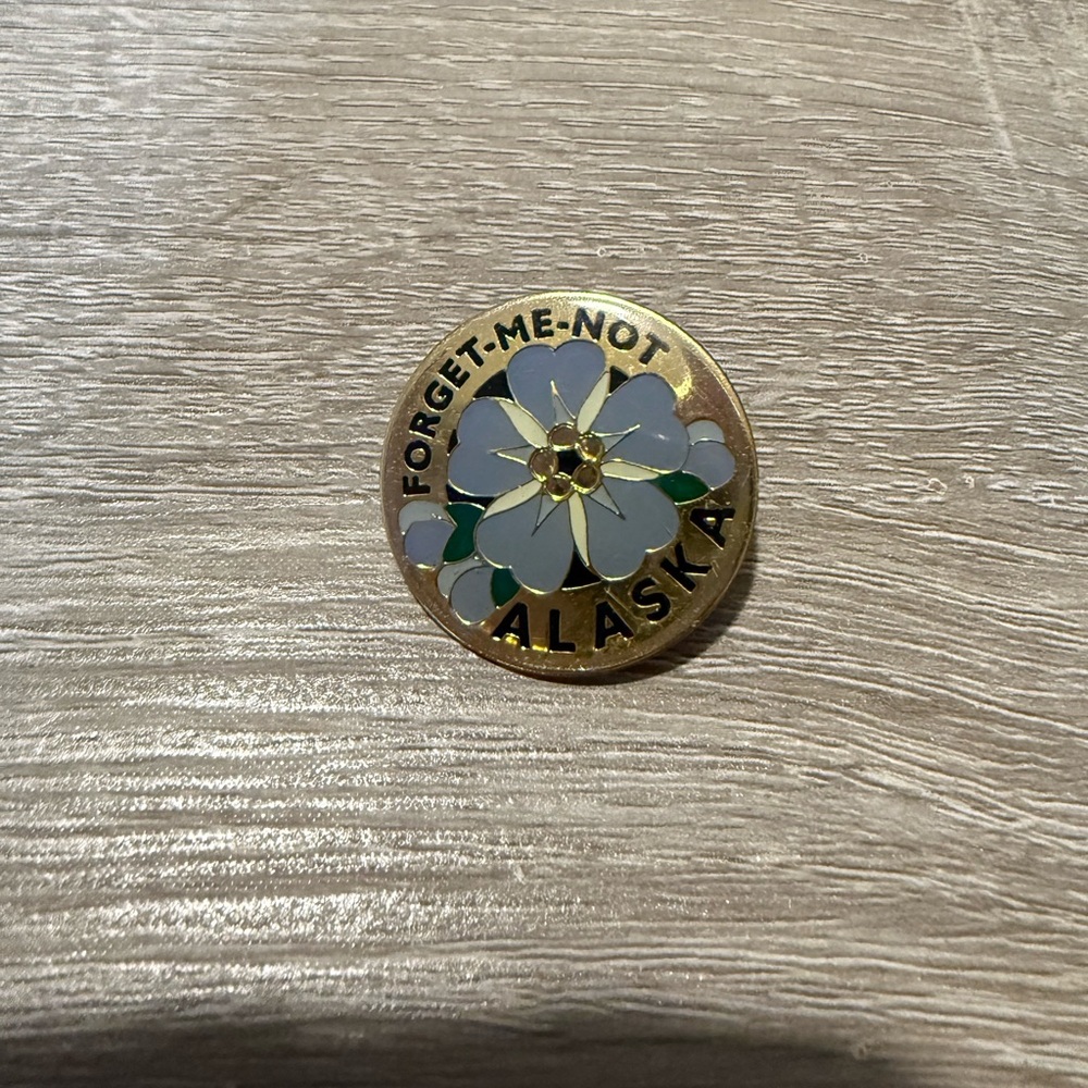 Forget-Me-Not Alaska Enamel Pin - White Floral Gold Tone